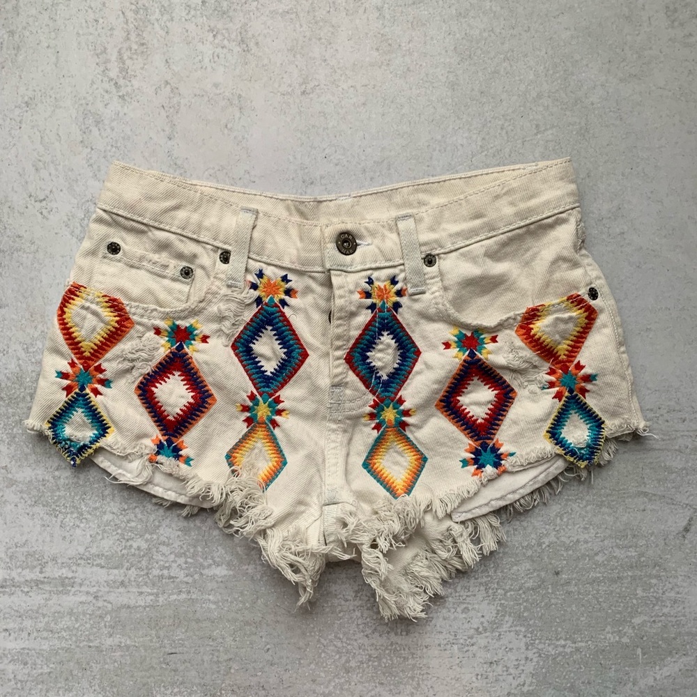 CARMAR • white denim embroidered shorts - Picture 8 of 8